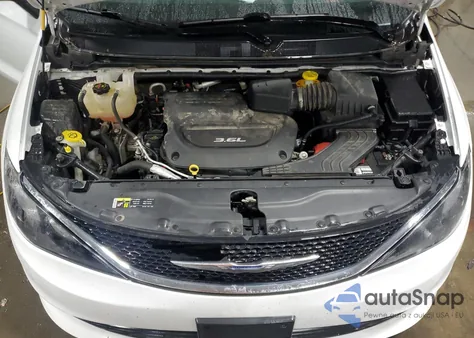 2017 Chrysler Pacifica Touring из США, поврежденный, VIN 2C4RC1DGXHR517870